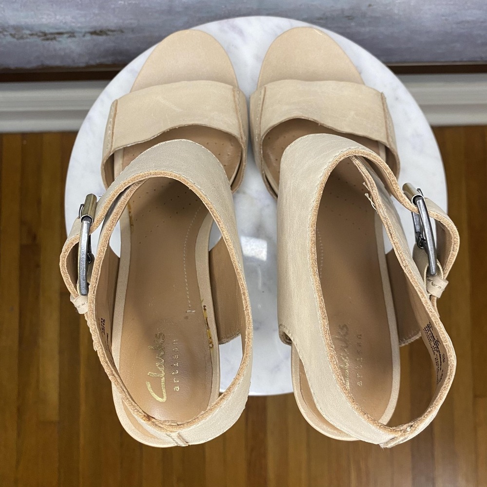 Clarks Artisan Sandals Shoes Womens Size 8 Beige Leather Strappy Block Heel - Picture 7 of 9